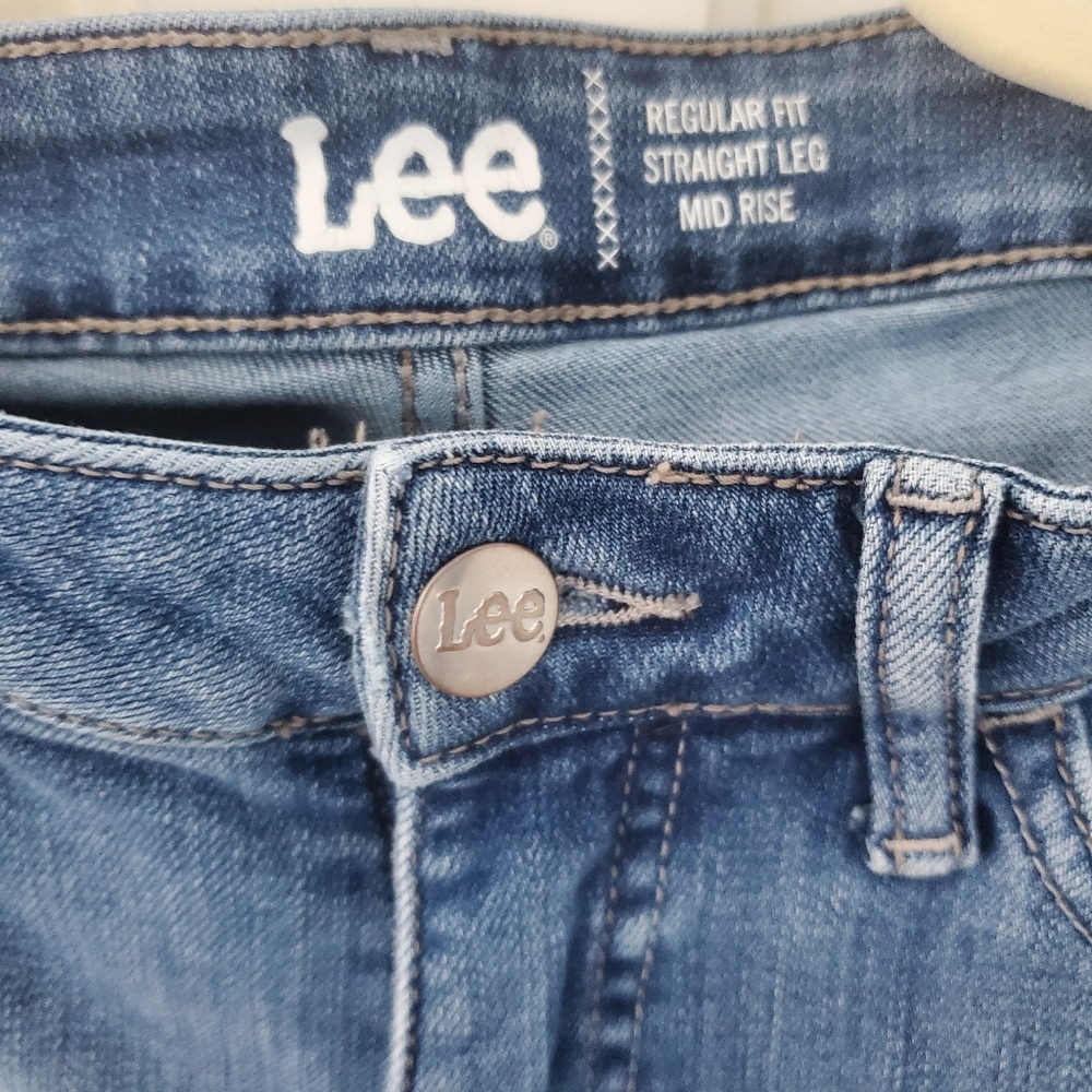Lee Blue Straight Leg Woman's Jeans Classic Denim Size 8 Midrise
